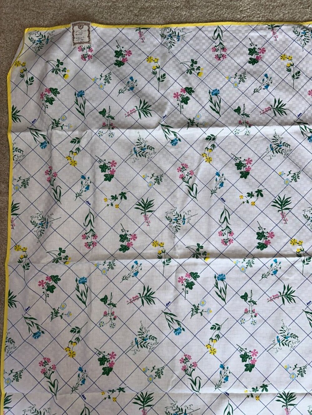 Vintage 50s Mid Century Modern Floral Tablecloth Rectangle Yellow MCM Farmhouse - Picture 4 of 6